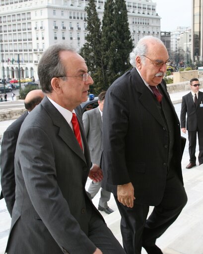 Fotografija 18: Hans-Gert POETTERING, EP President meets with Dimitrios SIOUFAS and Mahmoud KAROUI during Euro-Mediterranean Parliamentary Assembly in Athens, Greece, February 28, 2008...