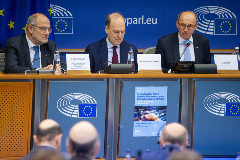 Fotografija 12: Article 17 TFEU - The importance of the Article 17 dialogue for raising awareness against disinformation and foreign interference as well as for achieving a high turnout at the European elections