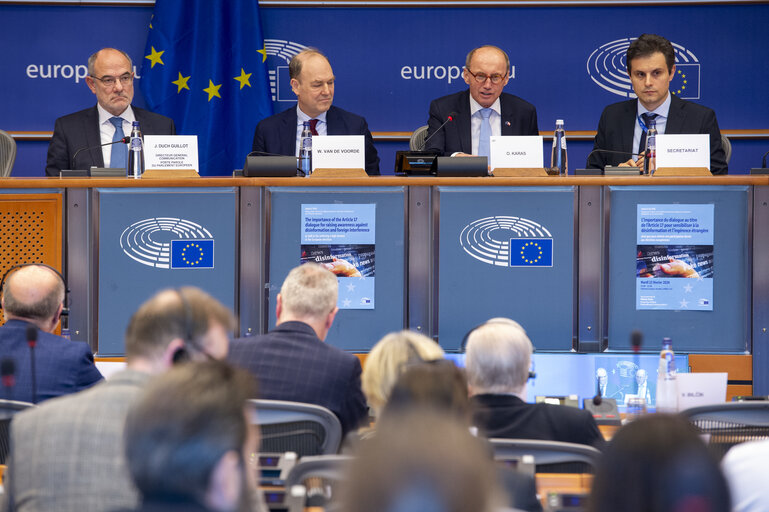 Fotografija 11: Article 17 TFEU - The importance of the Article 17 dialogue for raising awareness against disinformation and foreign interference as well as for achieving a high turnout at the European elections