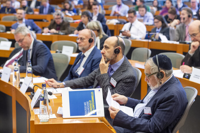 Fotografija 10: Article 17 TFEU - The importance of the Article 17 dialogue for raising awareness against disinformation and foreign interference as well as for achieving a high turnout at the European elections