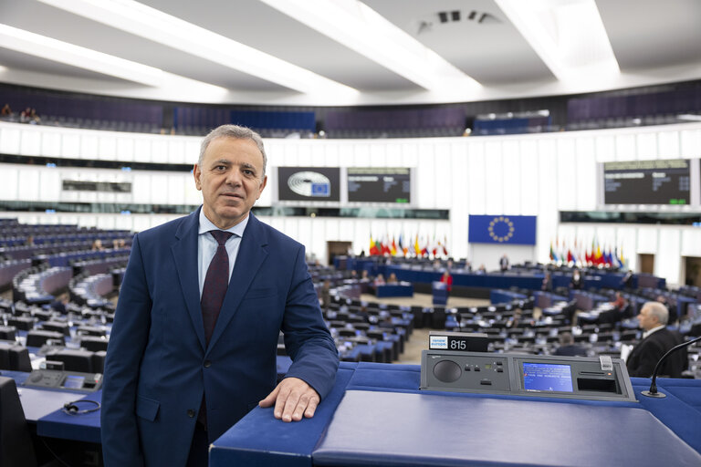 Foto 12: Costas MAVRIDES in the EP in Strasbourg