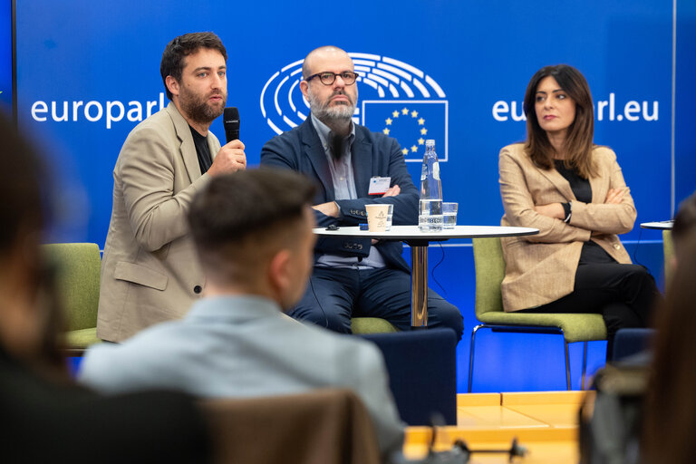 Fotagrafa 21: Training Programme for Young European Journalists