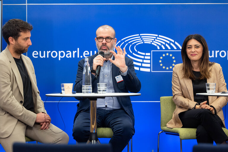 Fotagrafa 14: Training Programme for Young European Journalists