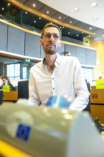 Suriet 7: Jan OVELGÖNNE during AFET BUDG joint committee voting session