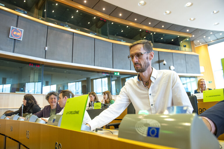 Jan OVELGÖNNE during AFET BUDG joint committee voting session