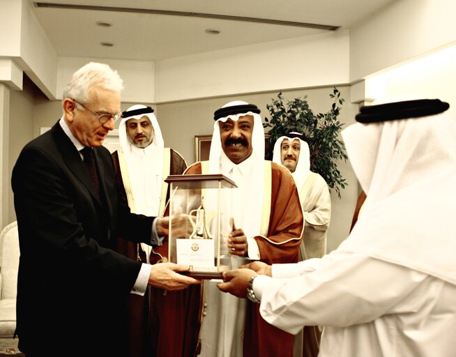 Fotografija 17: Hans-Gert POTTERING, EP President during his official visit in Doha, Qatar, April 13, 2008..