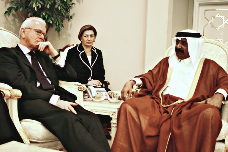 Fotografija 6: Hans-Gert POTTERING, EP President during his official visit in Doha, Qatar, April 13, 2008..