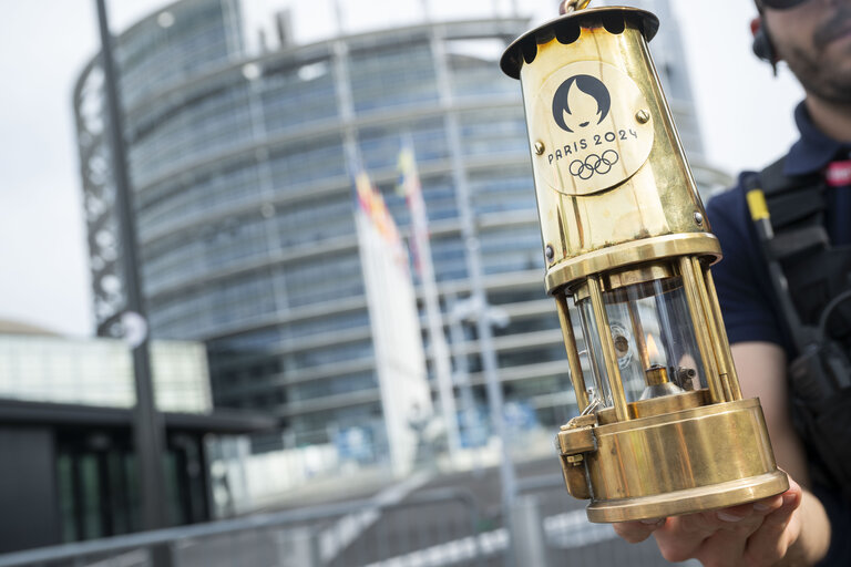 Fotografija 6: Olympics flame in the EP Strasbourg