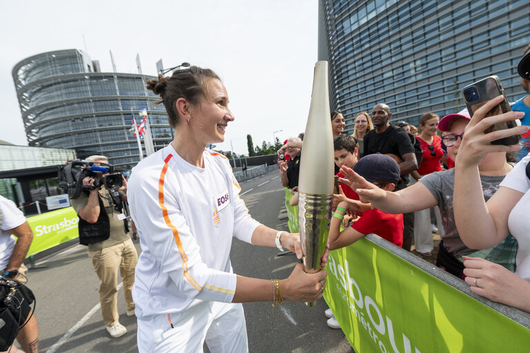 Suriet 13: Olympics flame in the EP Strasbourg