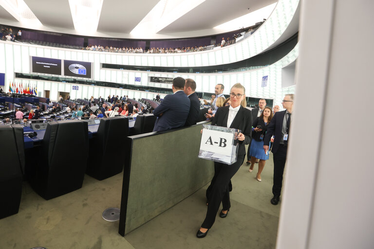 Photo 39 : EP Plenary session - Election of the new EP President