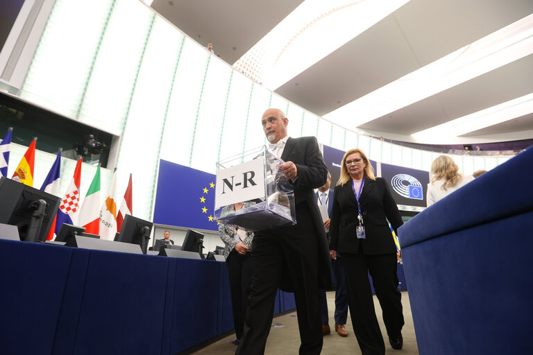 Photo 45 : EP Plenary session - Election of the new EP President