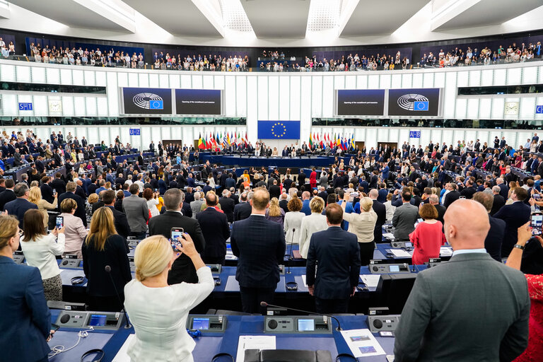 Suriet 19: EP Plenary session - Opening of the sitting with the interpretation to the European anthem