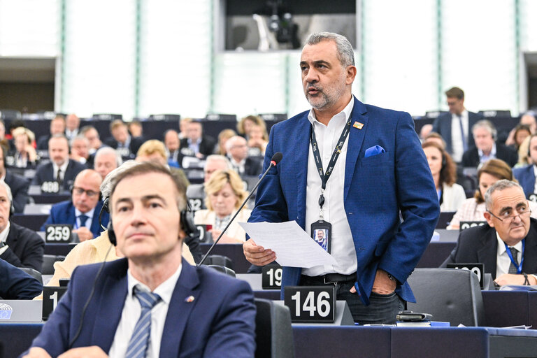 Photo 6: EP Plenary session - Voting session