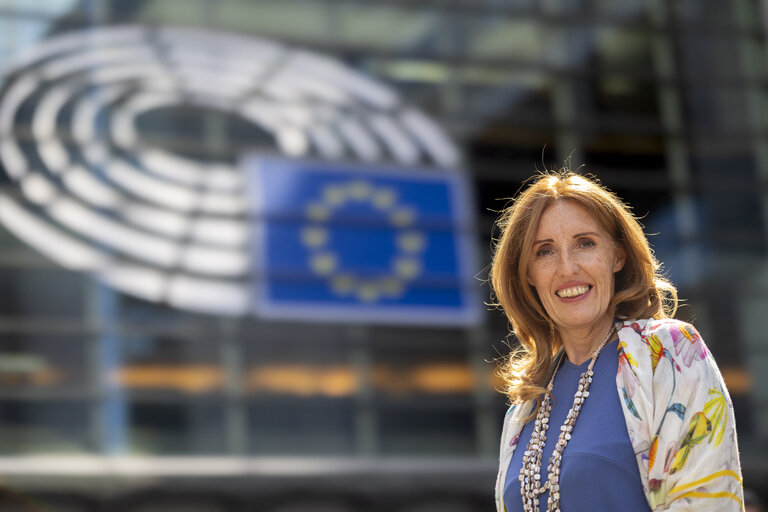 Photo 2 : Elena DONAZZAN in the EP in Brussels