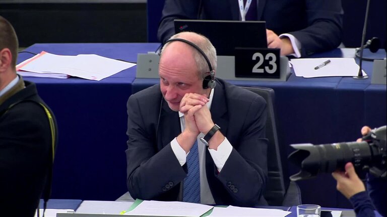 (02) EP Plenary session: Brexit - State of play of negotiations with the United Kingdom. Opening statement by Michel BARNIER, European Commission Chief Negotiator for Article 50 Negotiations with the UK  (09:09 - 09:21)