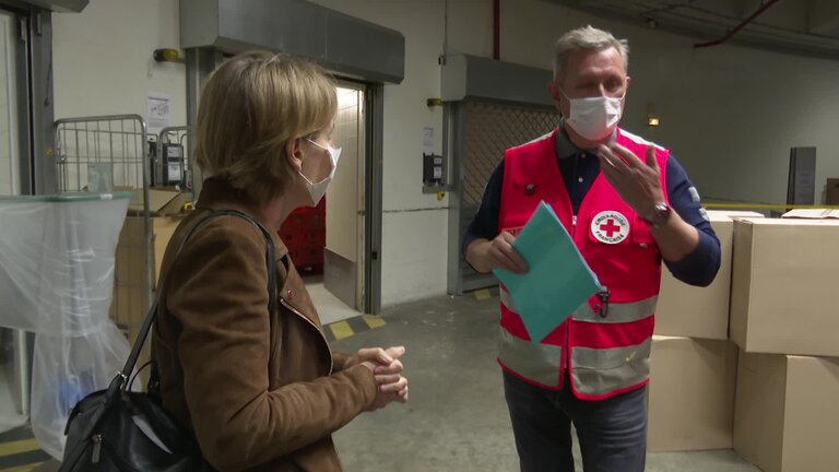 Anne SANDER (EPP, FR), EP Quaestor visits the EP buildings where daily meals are prepared for people in need in the context of the COVID-19: ambiance shots