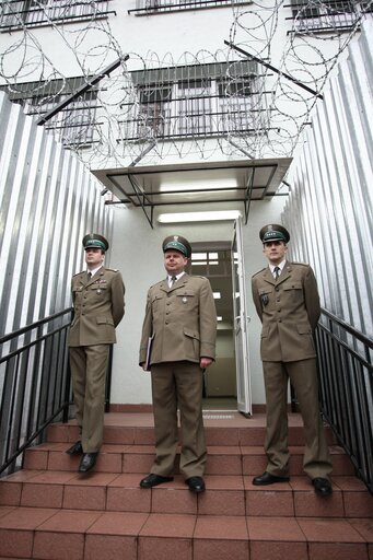 Fotografi 34: European Parliament members visit a refugee center in Biala Podlaska, Poland, April 2, 2008....