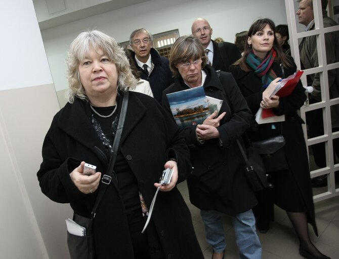 Fotografi 50: European Parliament members visit a refugee center in Biala Podlaska, Poland, April 2, 2008...