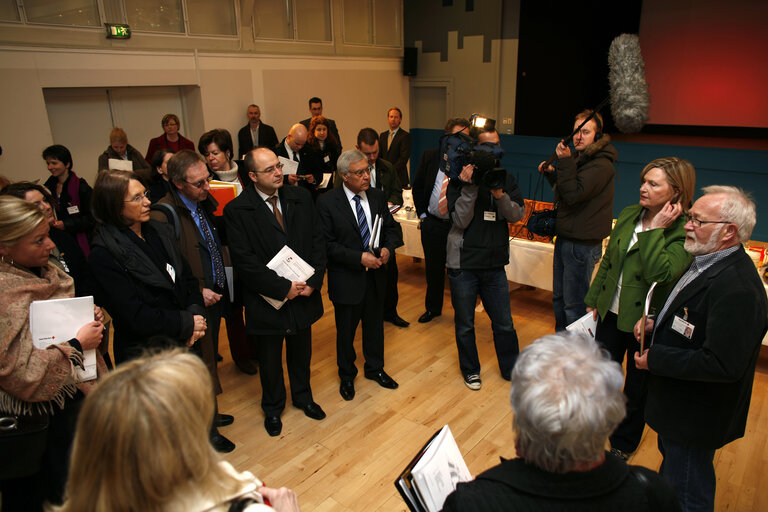 Zdjęcie 16: Members of the European Parliament Committee on civil liberties, visit sandholm lejeren and kongedal camps in Danemark, April 11, 2008.