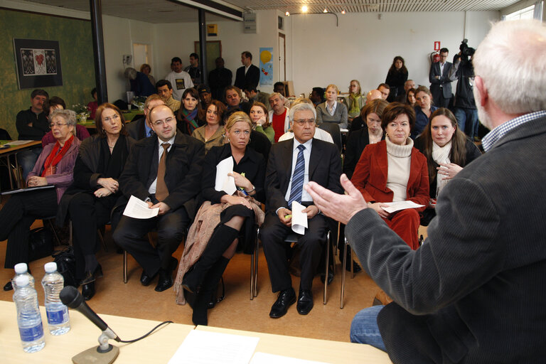 Zdjęcie 8: Members of the European Parliament Committee on civil liberties, visit sandholm lejeren and kongedal camps in Danemark, April 11, 2008.