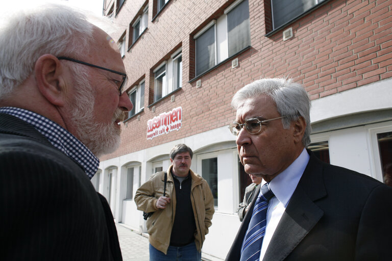 Zdjęcie 2: Members of the European Parliament Committee on civil liberties, visit a refugees center in Danemark, April 11, 2008..