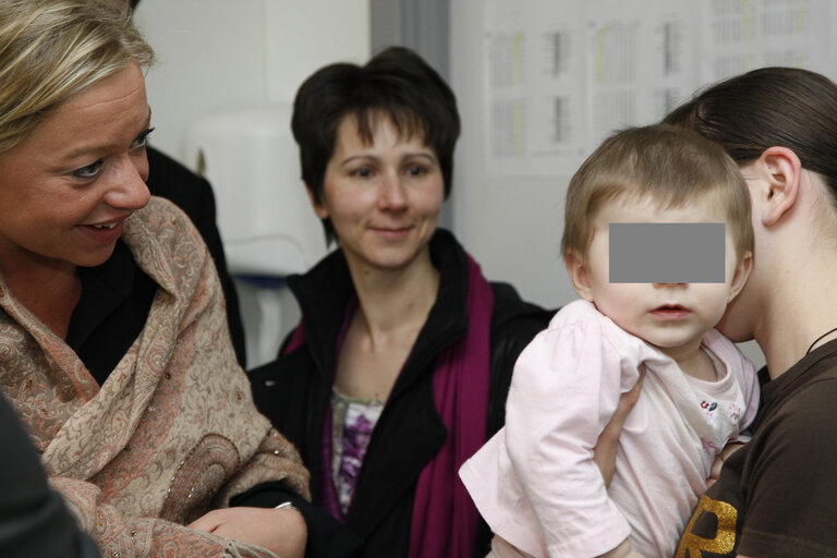 Zdjęcie 5: Members of the European Parliament Committee on civil liberties, visit a refugees center in Danemark, April 11, 2008.