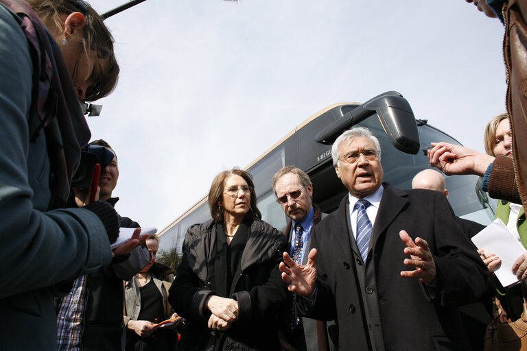 Zdjęcie 3: Members of the European Parliament Committee on civil liberties, visit a refugees center in Danemark, April 11, 2008..