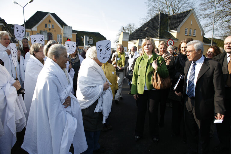 Zdjęcie 18: Members of the European Parliament Committee on civil liberties, visit sandholm lejeren and kongedal camps in Danemark, April 11, 2008.