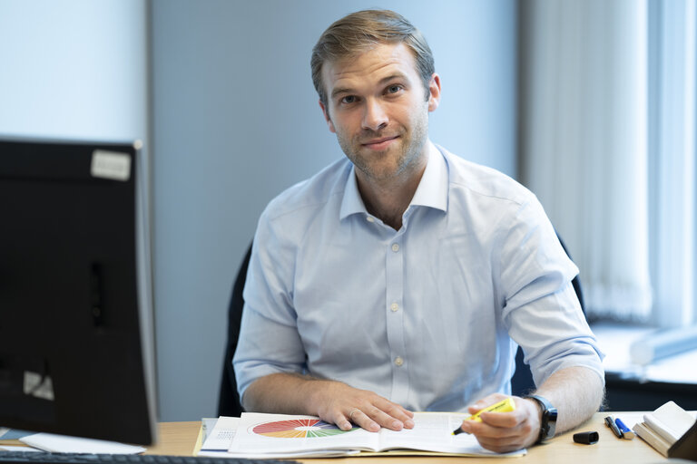 Valokuva 1: Tobias CREMER in the EP in Brussels