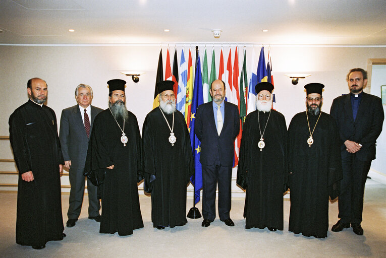 Fotografia 1: Jose Maria GIL ROBLES EP President, meets with religious leaders