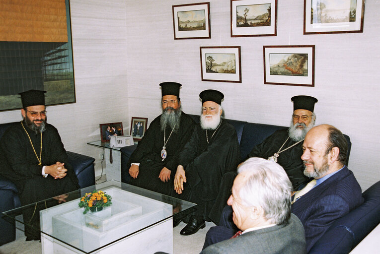 Fotografia 2: Jose Maria GIL ROBLES EP President, meets with religious leaders