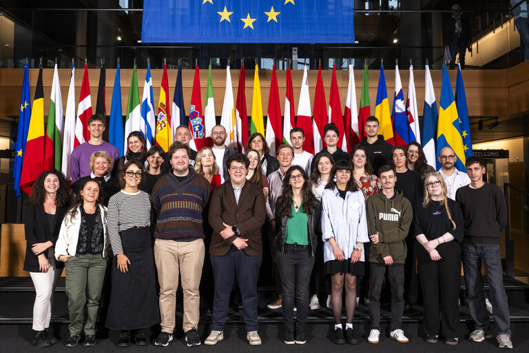 Fotografi 2: LUX European Audience Film Award 2025.- Photo opportunity for the film representatives and the 27 participants of the LUX Audience Award's Young Talents Programme