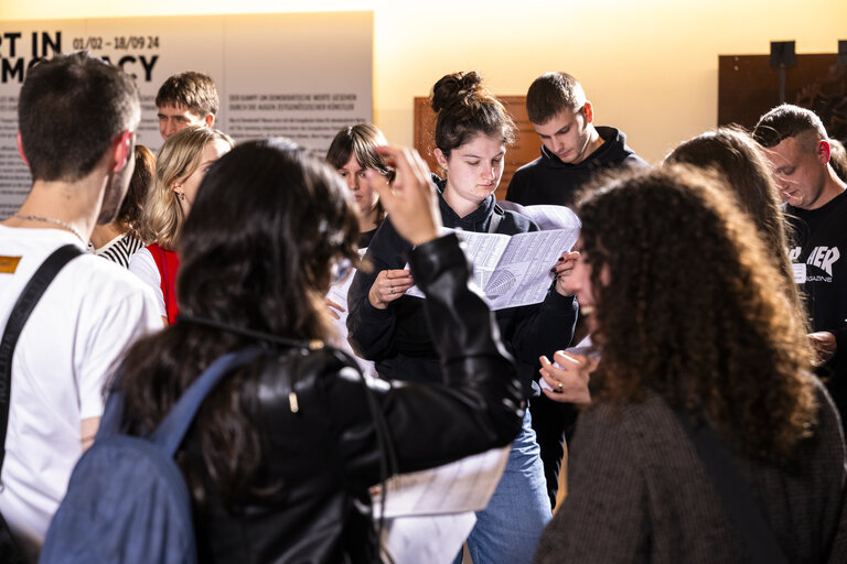 Fotografi 7: LUX European Audience Film Award 2025.- Photo opportunity for the film representatives and the 27 participants of the LUX Audience Award's Young Talents Programme