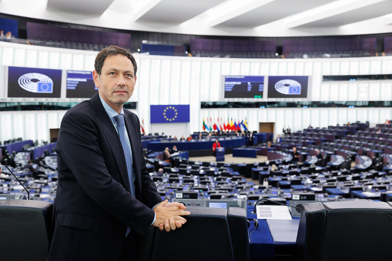 Φωτογραφία 1: Ruggero RAZZA in the EP in Strasbourg