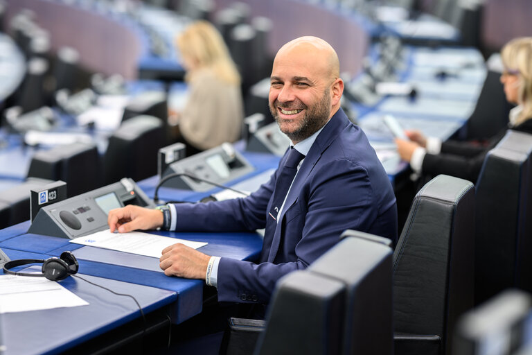 Foto 11: Michele PICARO in the EP in Strasbourg