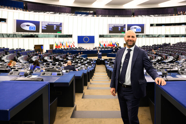 Photo 14: Michele PICARO in the EP in Strasbourg