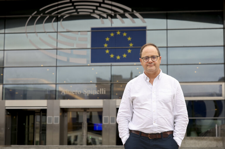 Снимка 1: Cesar LUENA in the EP in Brussels