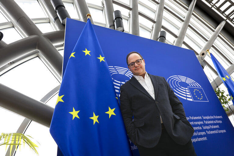 Снимка 15: Cesar LUENA in the EP in Brussels