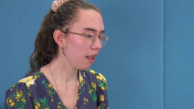 Cruinniú Eorpach um an Óige | Merel: ‘Is gá dúinn níos mó a dhéanamh chun go mbeidh gach duine páirteach sa tsochaí.’