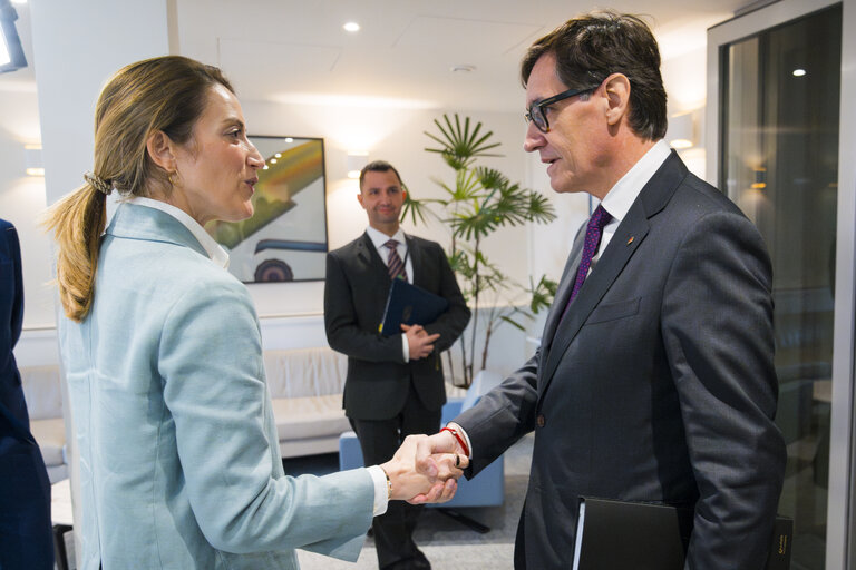 Billede 2: Roberta METSOLA, EP President meets with Salvador ILLA, President of Catalonia