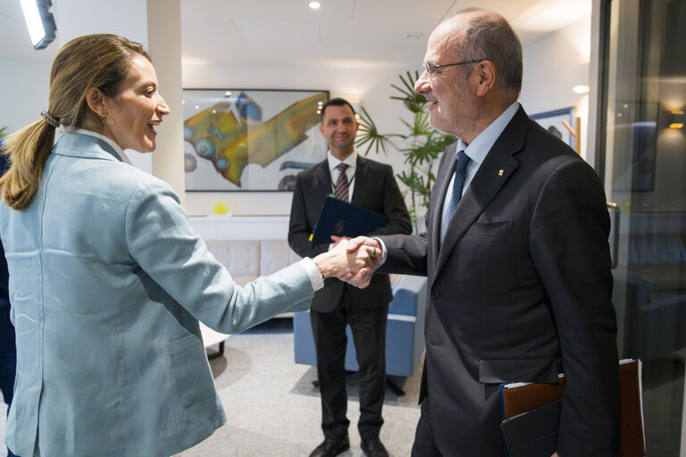 Billede 4: Roberta METSOLA, EP President meets with Salvador ILLA, President of Catalonia