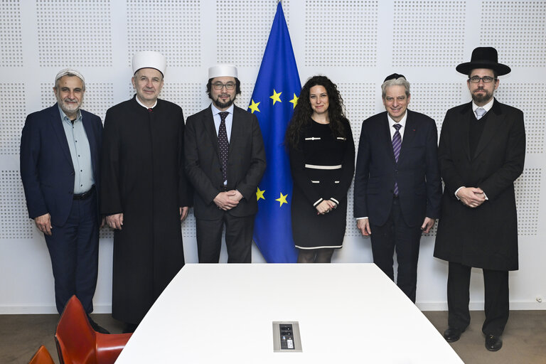 Fotografi 2: Antonella SBERNA meets with Muslim Jewish Leadership Council  members