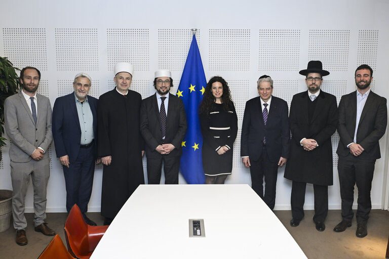 Fotografi 1: Antonella SBERNA meets with Muslim Jewish Leadership Council  members