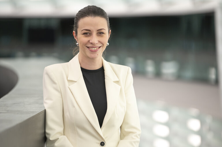 Photo 8: Irena JOVEVA in the EP in Strasbourg