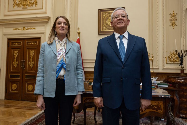 Fotografia 2: Official visit by Roberta METSOLA, EP President, to Cairo (Egypt) - Meeting with Hanafy EL GEBALY, Speaker of the House of Representatives