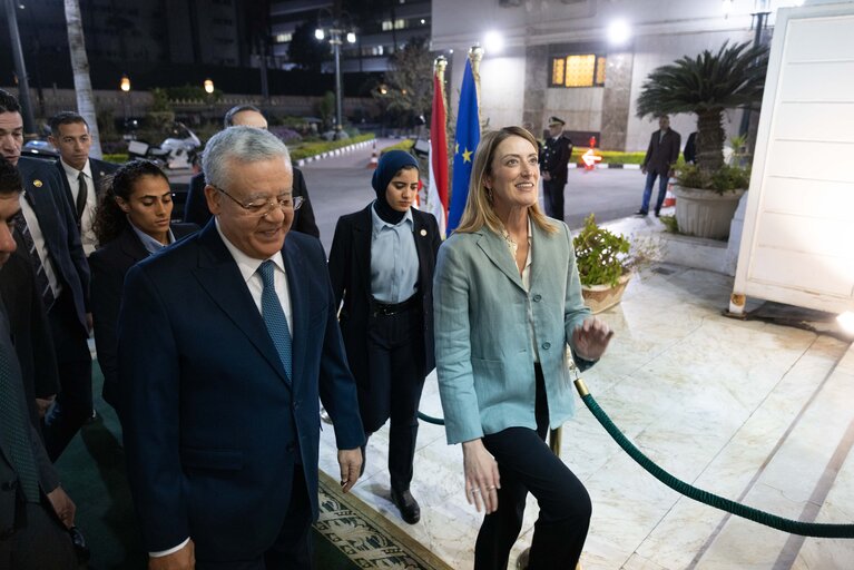 Fotografia 3: Official visit by Roberta METSOLA, EP President, to Cairo (Egypt) - Meeting with Hanafy EL GEBALY, Speaker of the House of Representatives