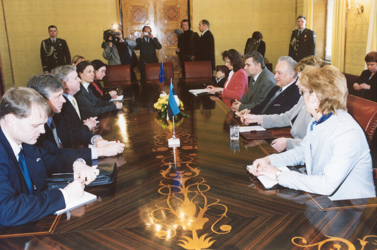 Pat Cox, EP President, meets with Arnold Rüütel, President of Estonia during his official visit to Estonia, October 16, 2003