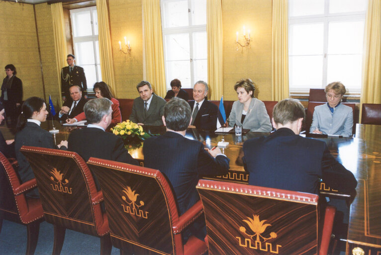 Fotogrāfija 18: Pat Cox, EP President, meets with Arnold Rüütel, President of Estonia during his official visit to Estonia, October 16, 2003