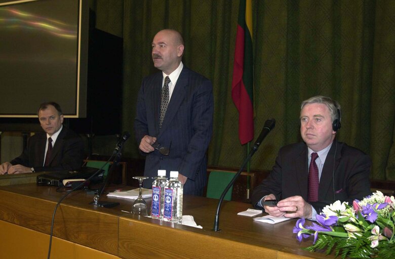 Fotagrafa 20: Pat Cox, EP President during his official visit to Lithuania, May 3, 2002...