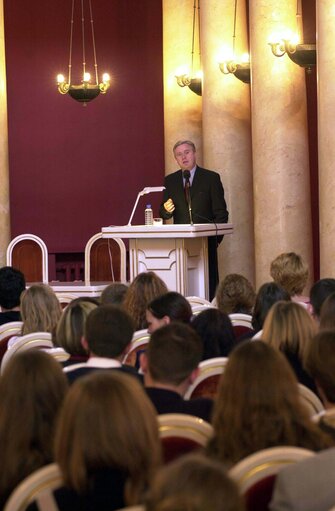 Fotografija 12: Pat Cox, EP President during his official visit to Lithuania, May 3, 2002...